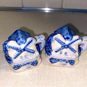 Vintage Windmill Salt And‎ Pepper Shakers Japan White with Blue